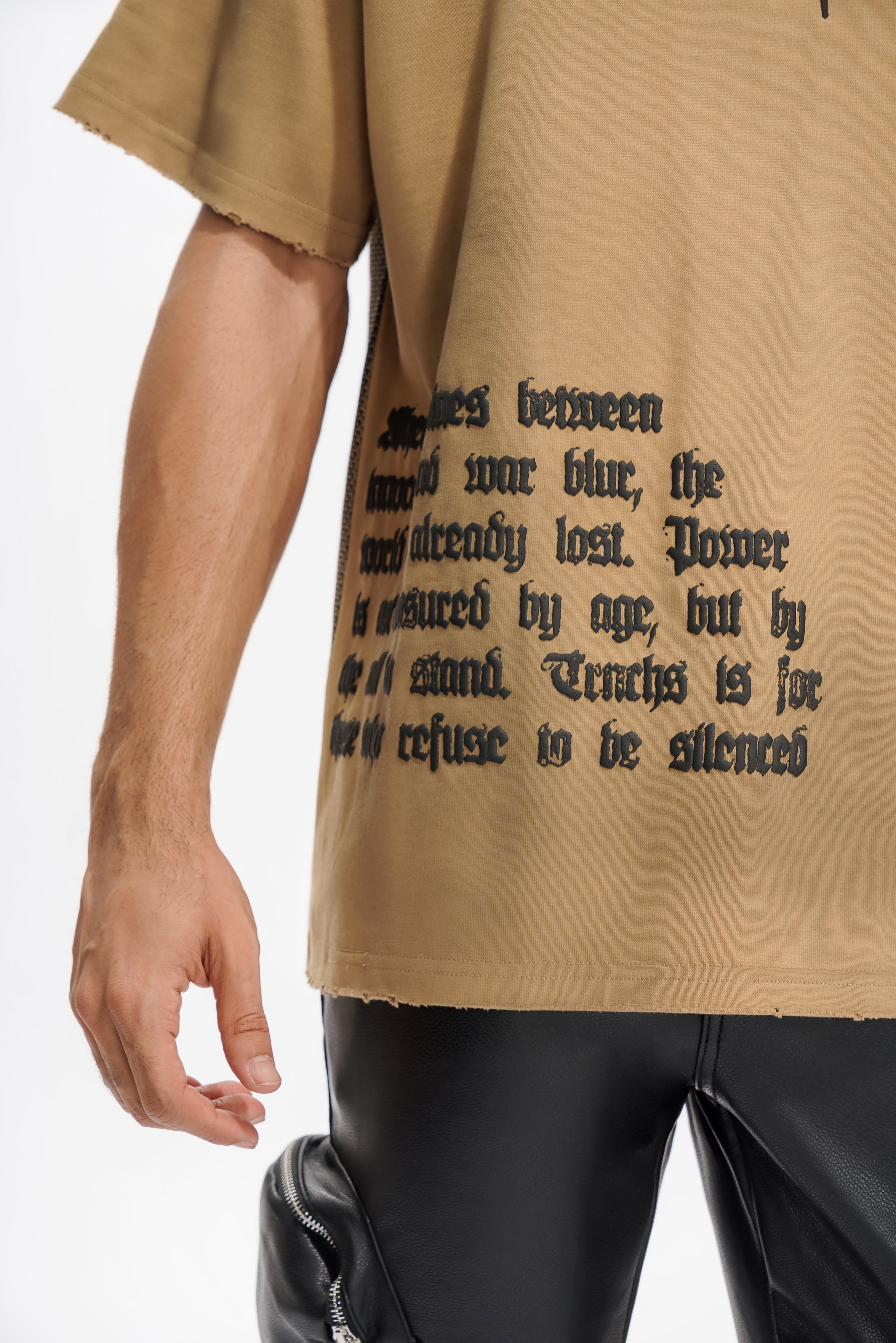 WEIGERE DICH, ZUM SCHWEIGEN GEBRACHT ZU WERDEN Braunes T-Shirt