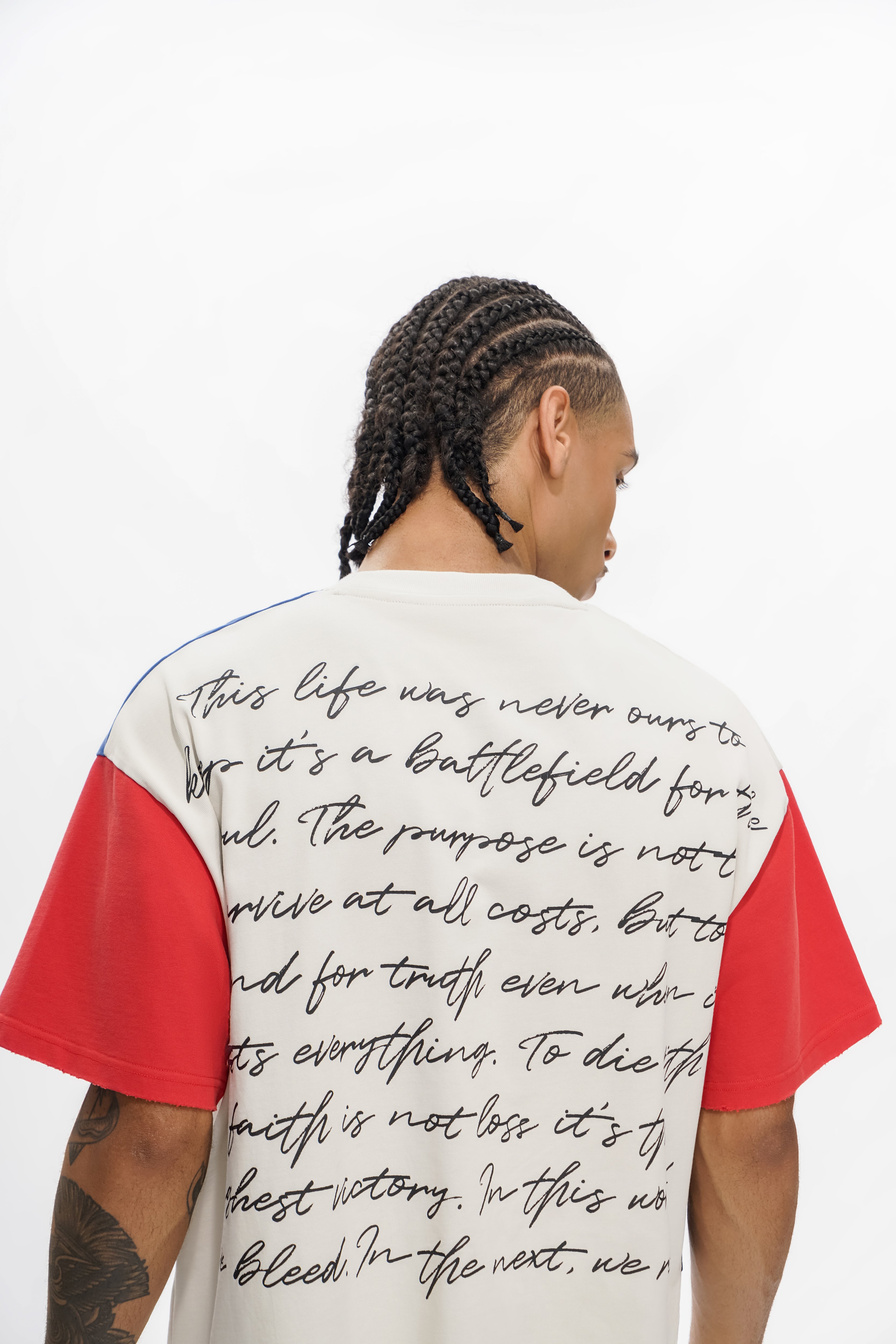 Mehrfarbiges T-Shirt „ACADEMIC WARFARE“