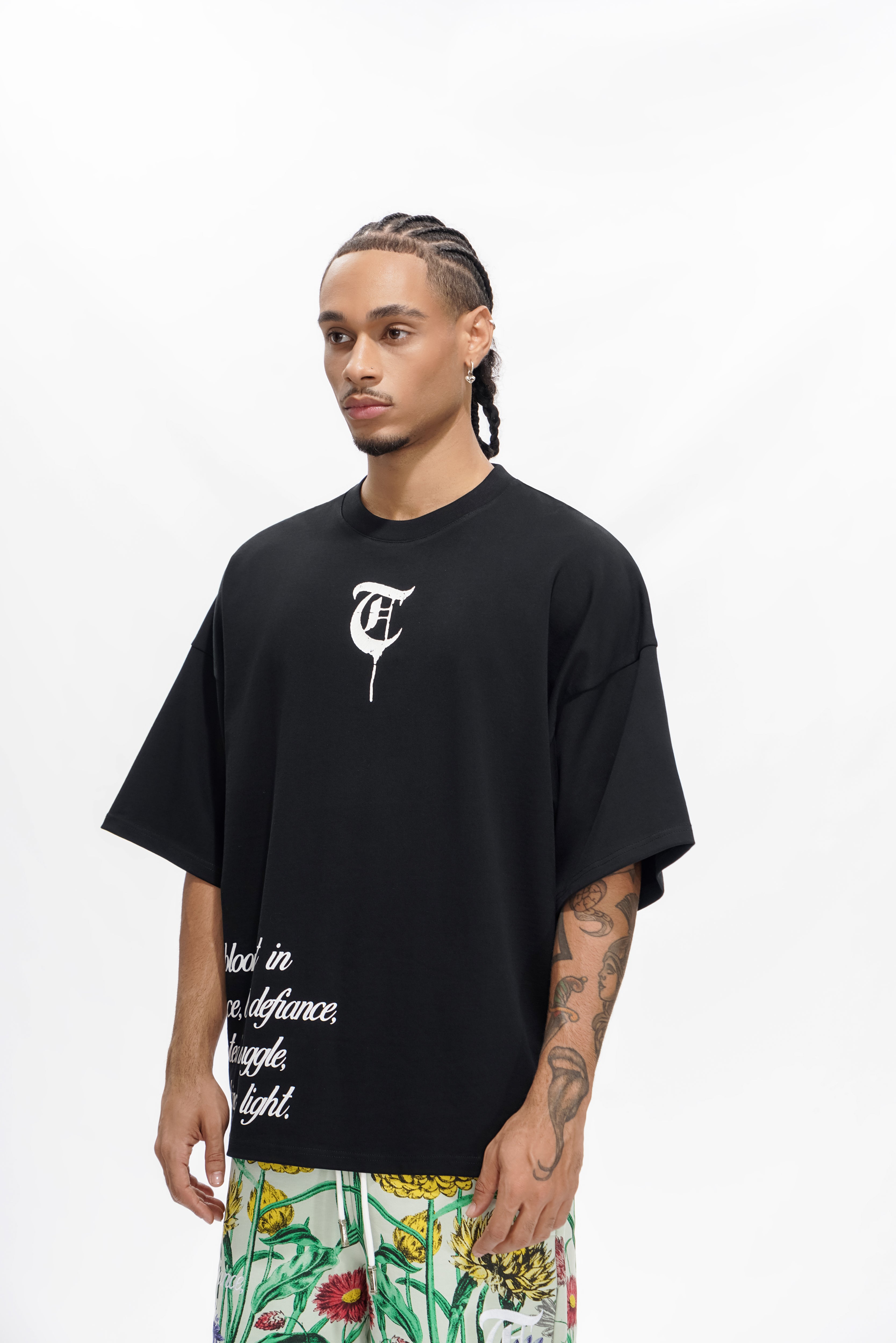 T-SHIRT NOIR GRANDI DANS LA GUERRE