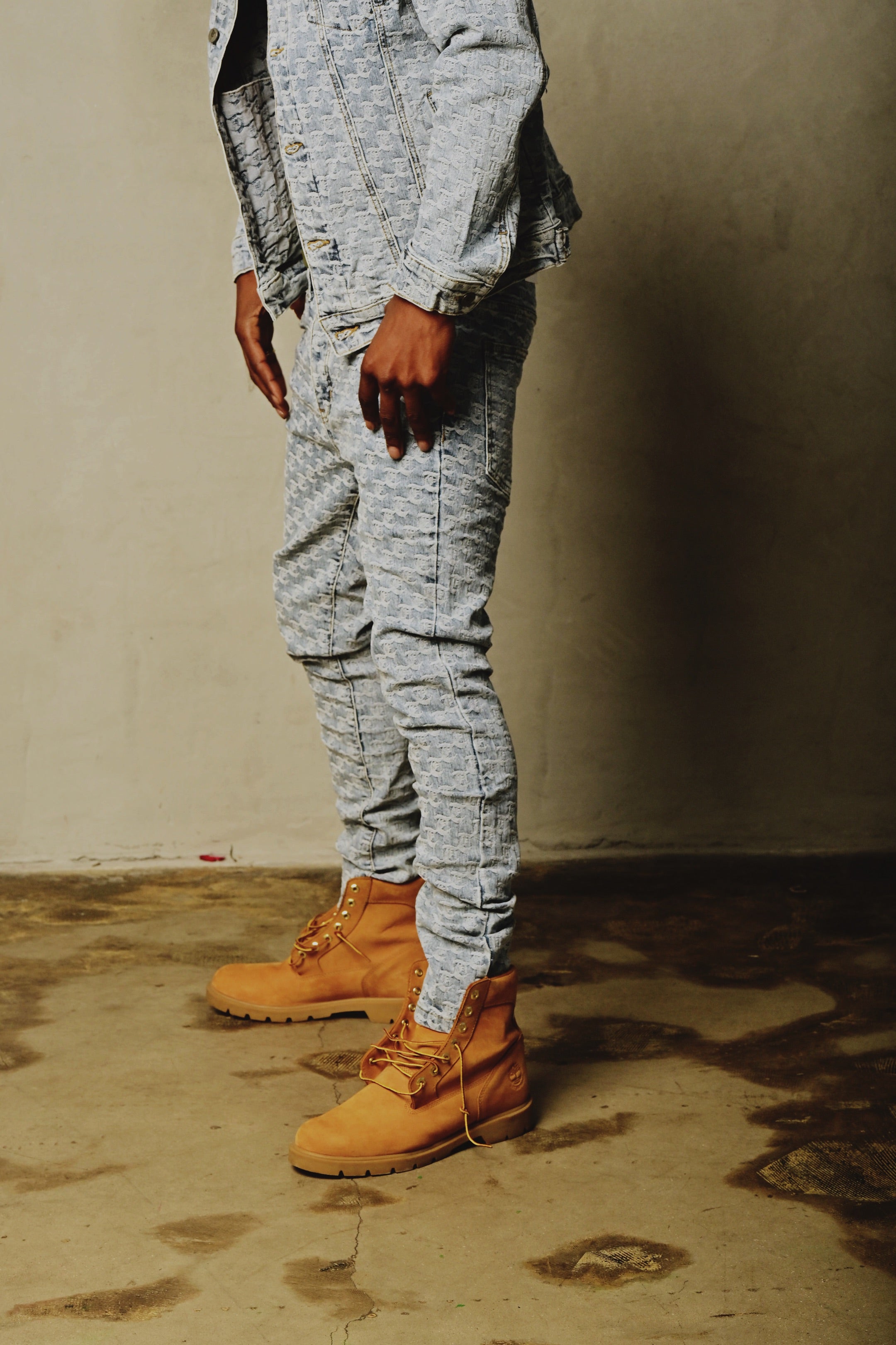 "RAFAH" Light Wash Jean