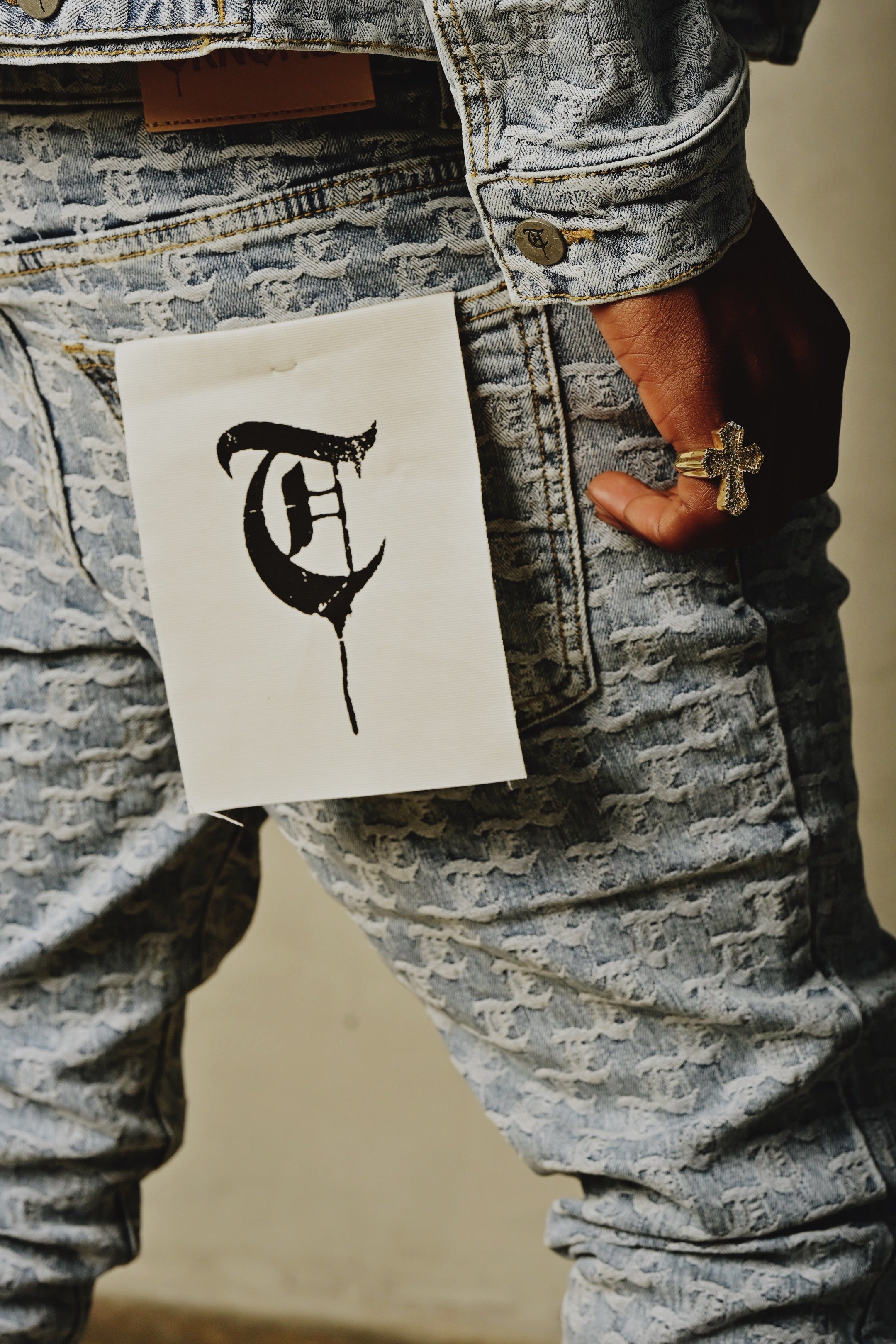 "RAFAH" Light Wash Jean