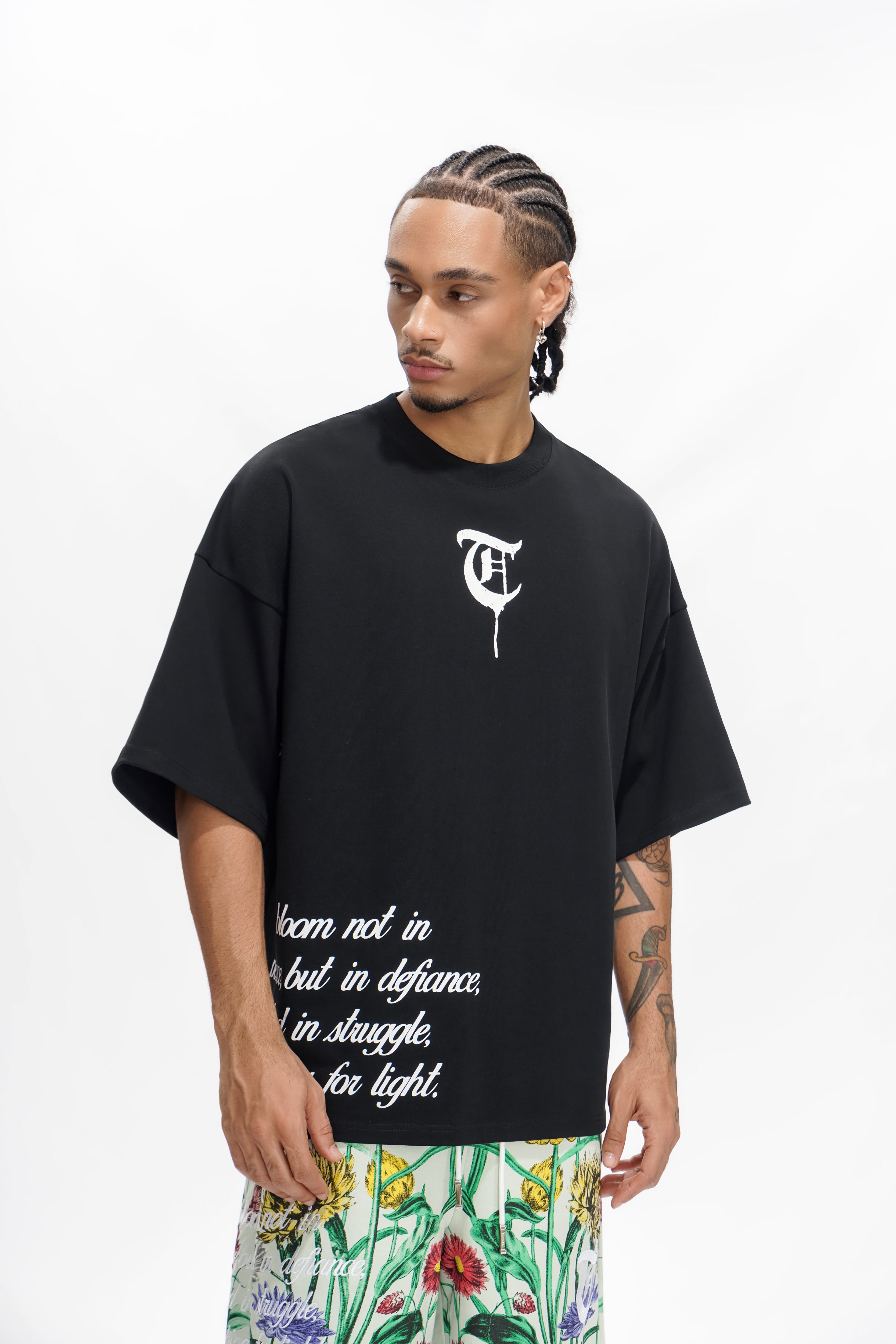 T-SHIRT NOIR GRANDI DANS LA GUERRE