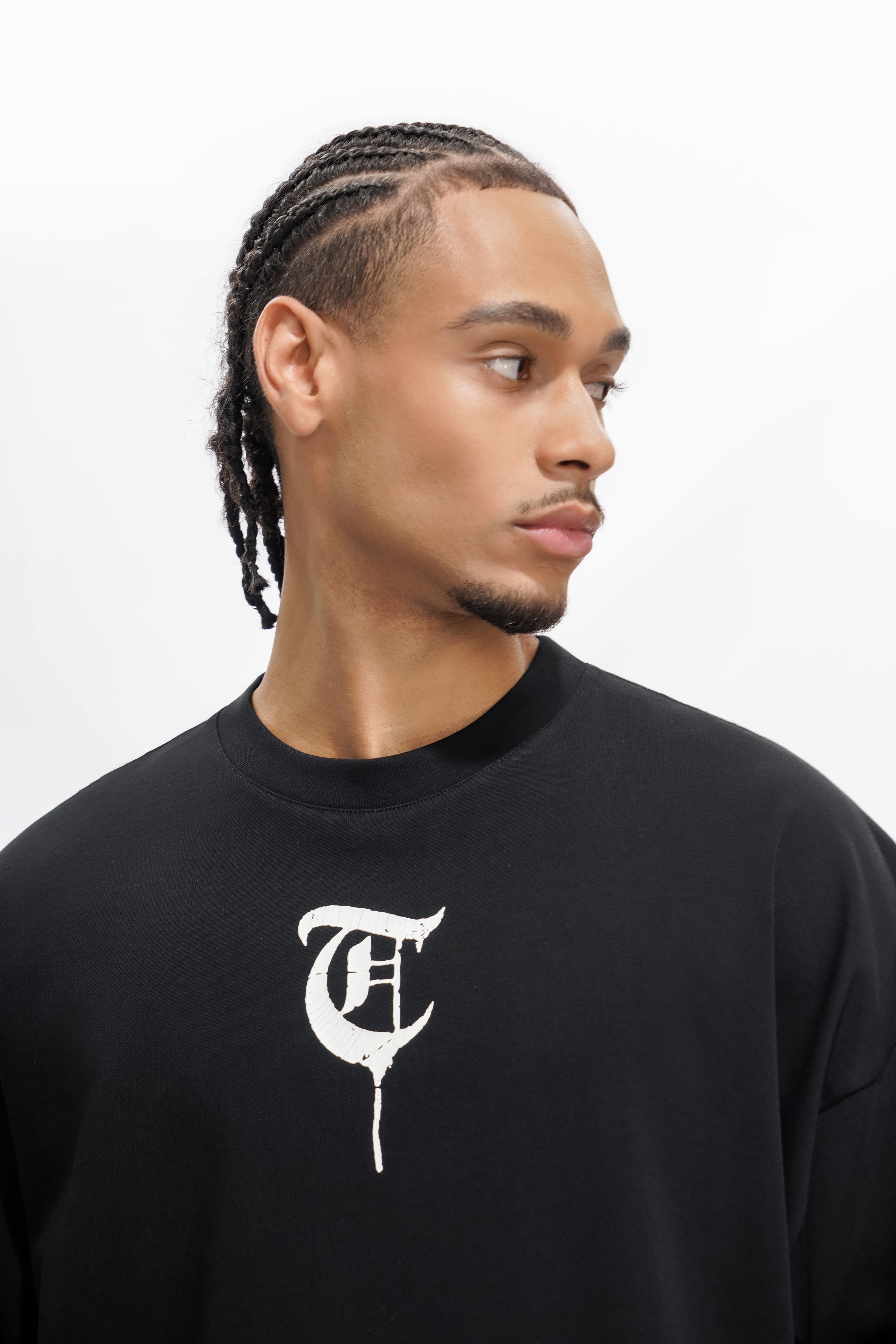 T-SHIRT NOIR GRANDI DANS LA GUERRE