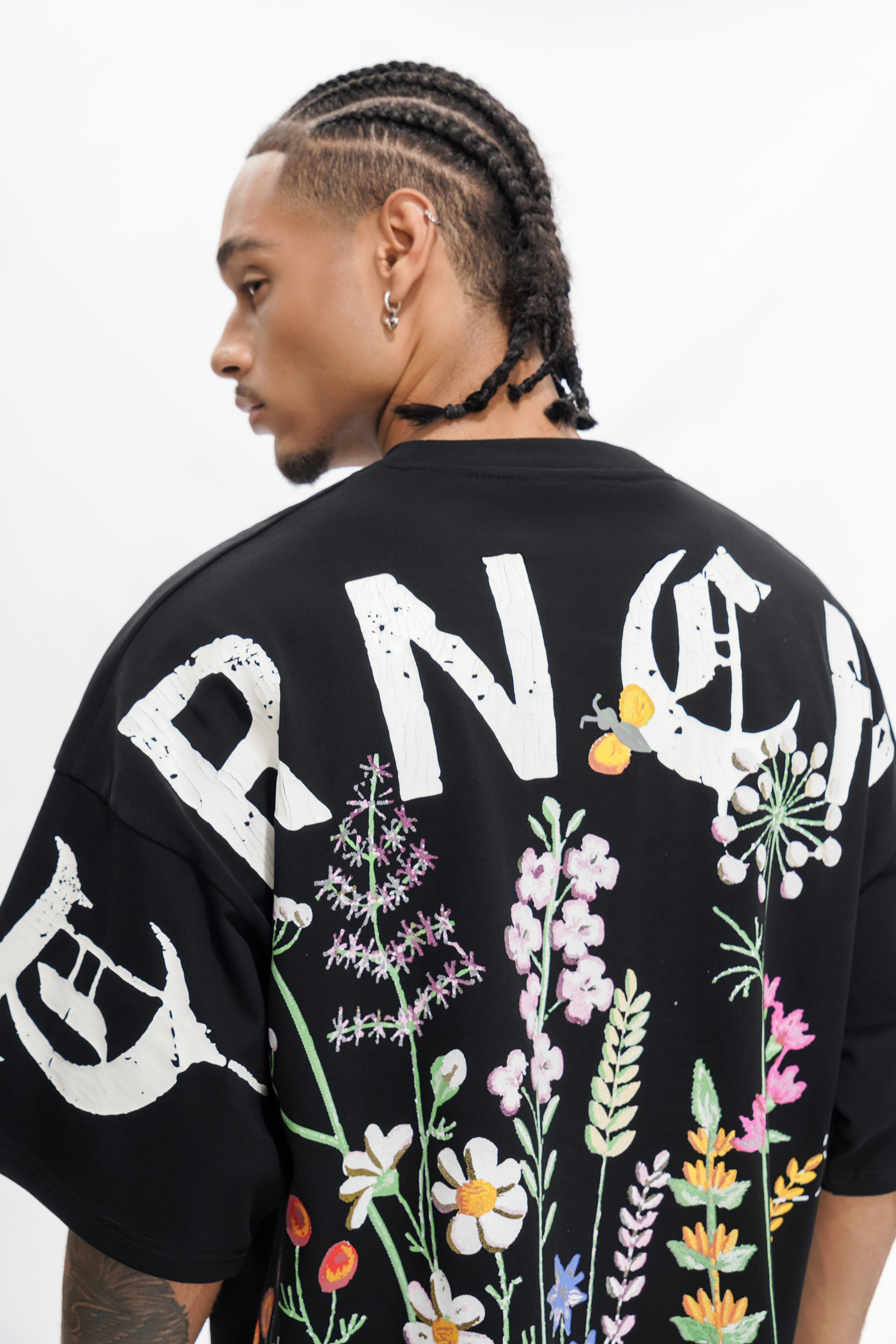 T-SHIRT NOIR GRANDI DANS LA GUERRE